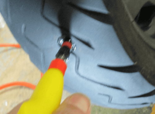 チューブレスタイヤのパンク修理